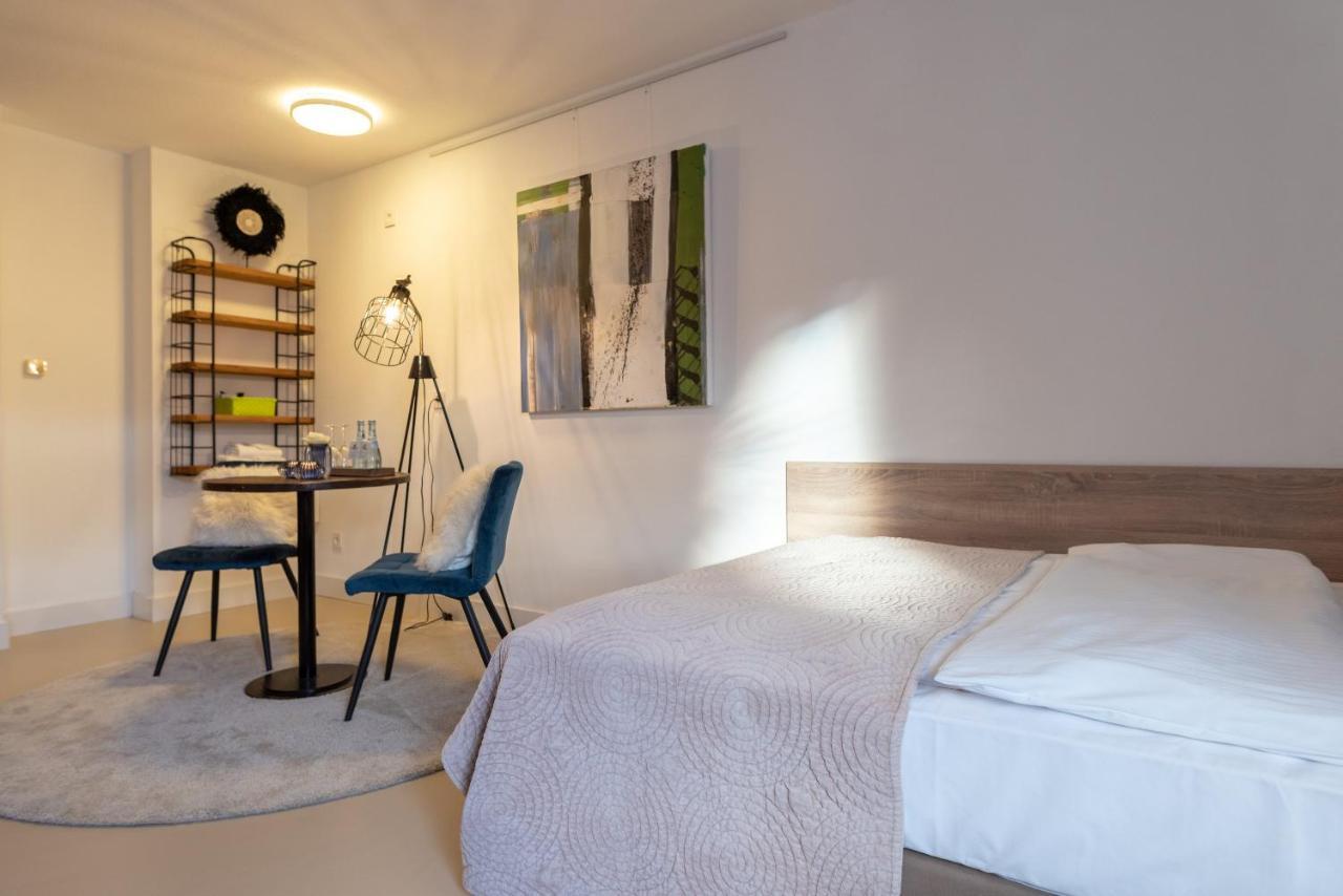 1Bitcoinhotel Princess Self Check-In Plochingen Eksteriør billede